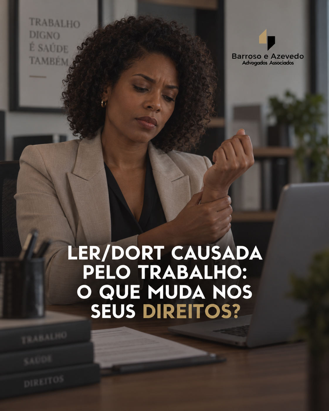 Trabalhadora com LER/DORT conhecendo seus direitos trabalhistas.